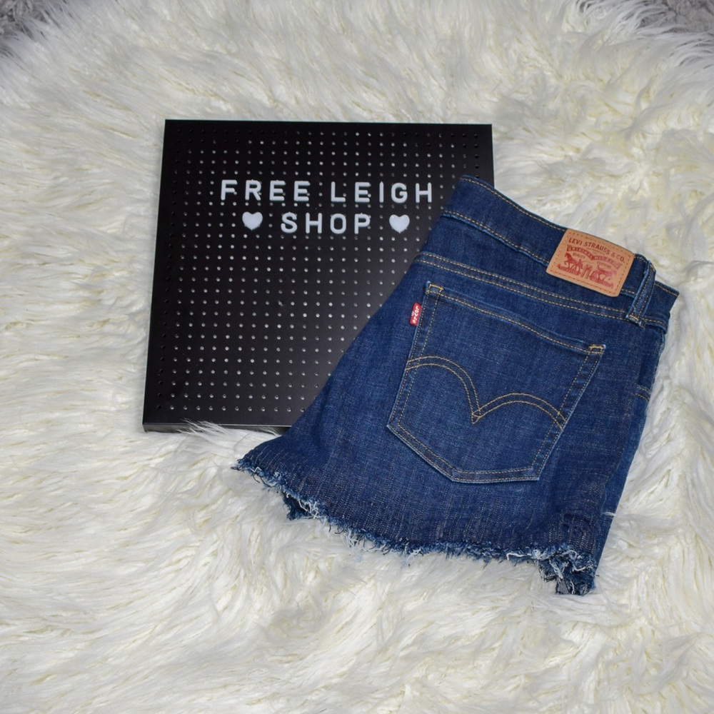 SALE🌻Levi’s | custom cut off jean shorts